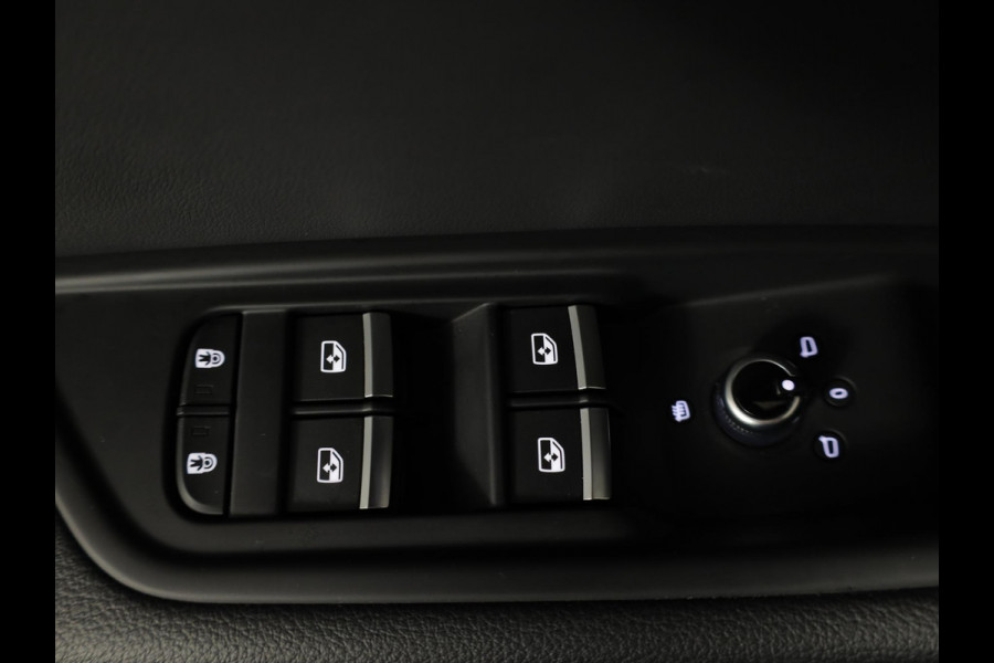 Audi A4 Avant 35 TFSI S edition Competition 150 pk S-tronic | Verlengde garantie | Navigatie | Parkeersensoren | LED koplampen | Stoelverwarming | S-Line |