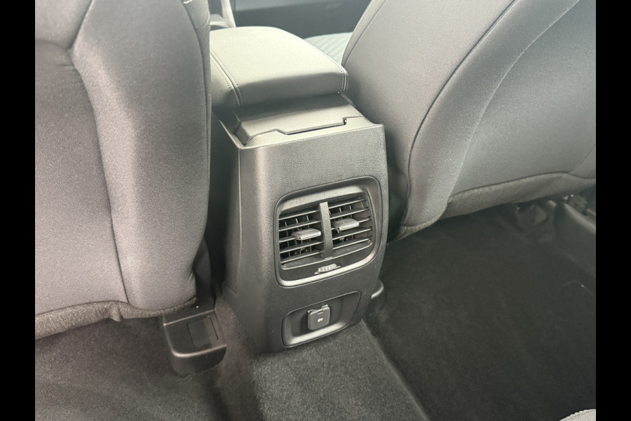 Ford Kuga 2.5 PHEV 225pk AUT. Hybride Navi Apple Carplay Android Ford-Connect PDC a+v 17" DAB Dual-ECC Stoelverwarmd Cruise Control SpoorA WiFi Led Bluetooth Active Braking/Pre-Collision Assist Lane Assist en Road Edge Detection Voicecontrol 1500kg Trekvermogen EURO 6 Plug in Hybride wltp 56 km rijbereik elektrisch Daarnaast extra zuinig door Energie-terugwinning! ruim € 41.000 nieuw!