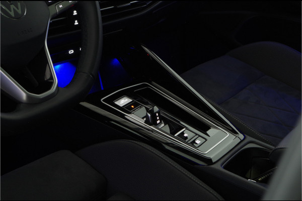 Volkswagen Golf 1.4 eHybrid Style > 204pk/Pano.schuif/Memory/IQ.Light/trekhaak/Sportstoelen...