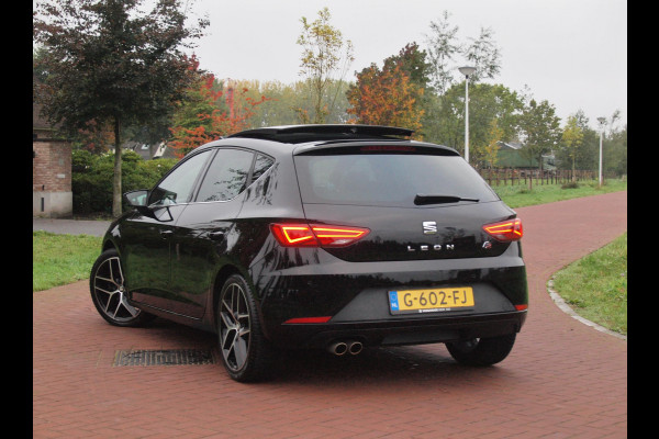 Seat Leon 1.5 TSI FR Business Intense | Elektrisch glazen panorama-dak | Camera | Cruise Control | NL-Auto |