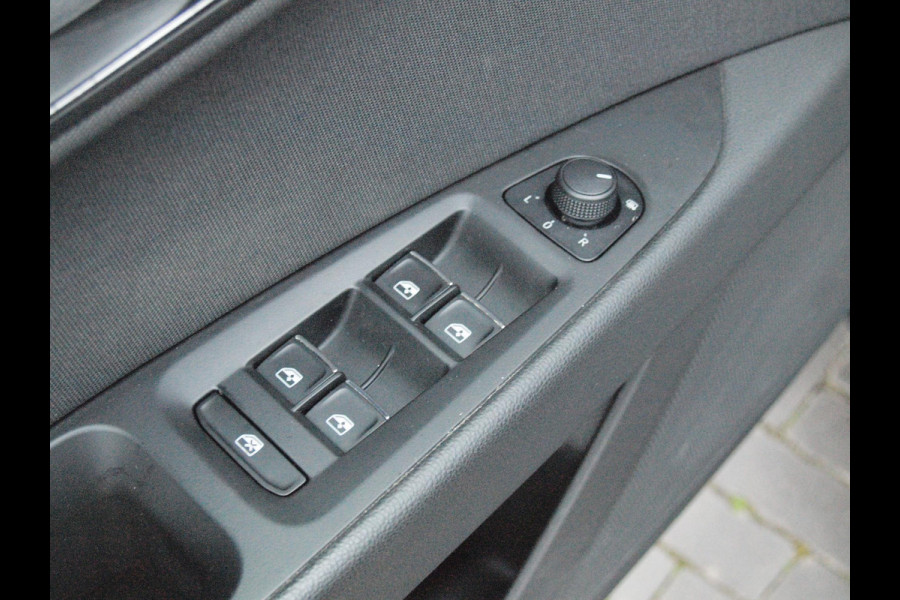 Seat Leon 1.5 TSI FR Business Intense | Elektrisch glazen panorama-dak | Camera | Cruise Control | NL-Auto |
