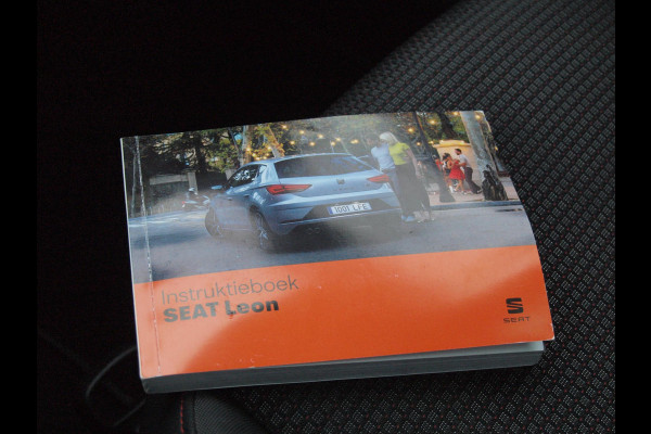 Seat Leon 1.5 TSI FR Business Intense | Elektrisch glazen panorama-dak | Camera | Cruise Control | NL-Auto |