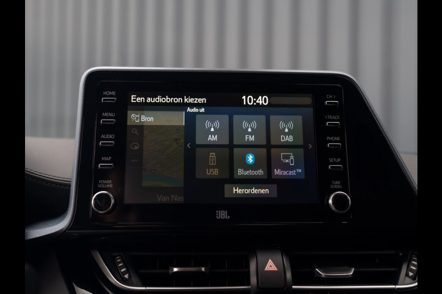 Toyota C-HR 1.8 Hybrid First Edition | Bi-Tone | JBL | Blind Spot | Navi | Pakeersensoren | Apple Carplay | Prijs Rijklaar!! Toyota C-HR 1.8 Hybrid First Edition | Bi-Tone | JBL | Blind Spot | Navi | Pakeersensoren | Apple Carplay | Prijs Rijklaar!!