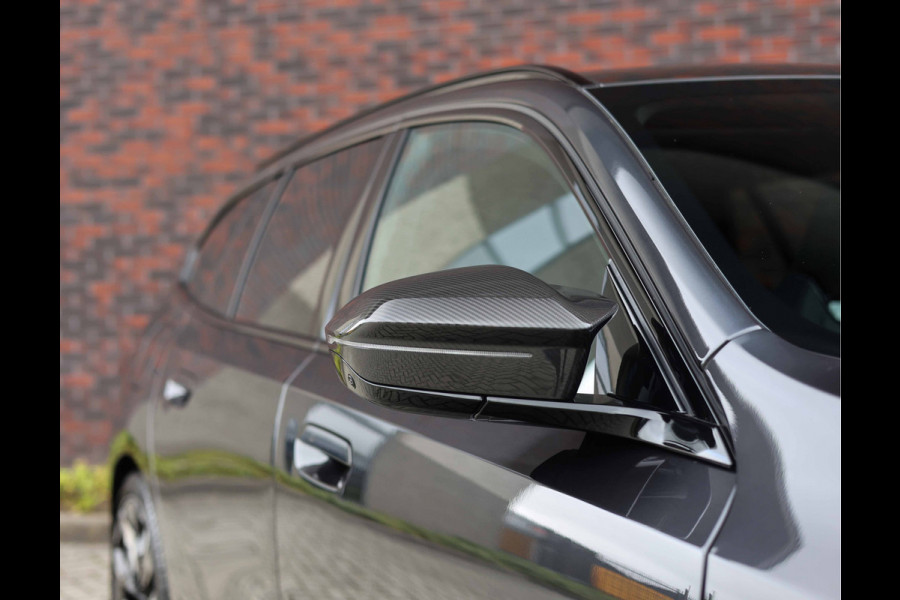 BMW 5 Serie Touring 550e xDrive | M Performance - Pano - Trekhaak - HUD BMW 5 Serie Touring 550e xDrive | M Performance - Pano - Trekhaak - HUD