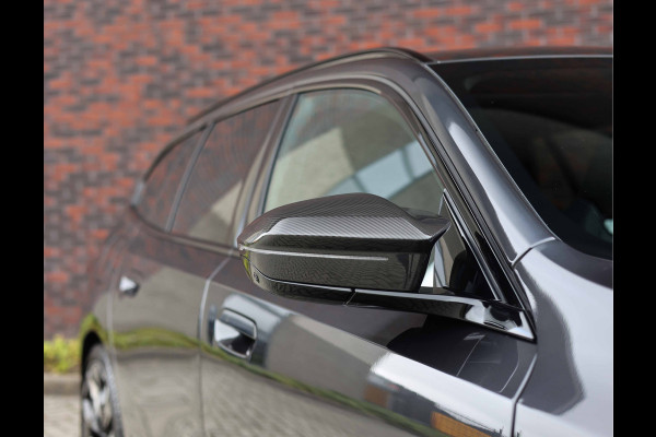 BMW 5 Serie Touring 550e xDrive | M Performance - Pano - Trekhaak - HUD BMW 5 Serie Touring 550e xDrive | M Performance - Pano - Trekhaak - HUD