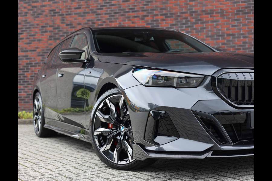 BMW 5 Serie Touring 550e xDrive | M Performance - Pano - Trekhaak - HUD BMW 5 Serie Touring 550e xDrive | M Performance - Pano - Trekhaak - HUD