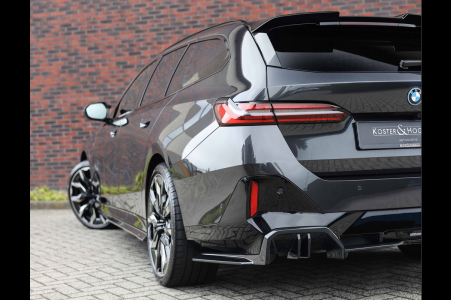BMW 5 Serie Touring 550e xDrive | M Performance - Pano - Trekhaak - HUD BMW 5 Serie Touring 550e xDrive | M Performance - Pano - Trekhaak - HUD