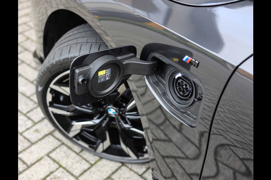 BMW 5 Serie Touring 550e xDrive | M Performance - Pano - Trekhaak - HUD BMW 5 Serie Touring 550e xDrive | M Performance - Pano - Trekhaak - HUD