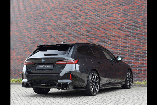 BMW 5 Serie Touring 550e xDrive | M Performance - Pano - Trekhaak - HUD BMW 5 Serie Touring 550e xDrive | M Performance - Pano - Trekhaak - HUD