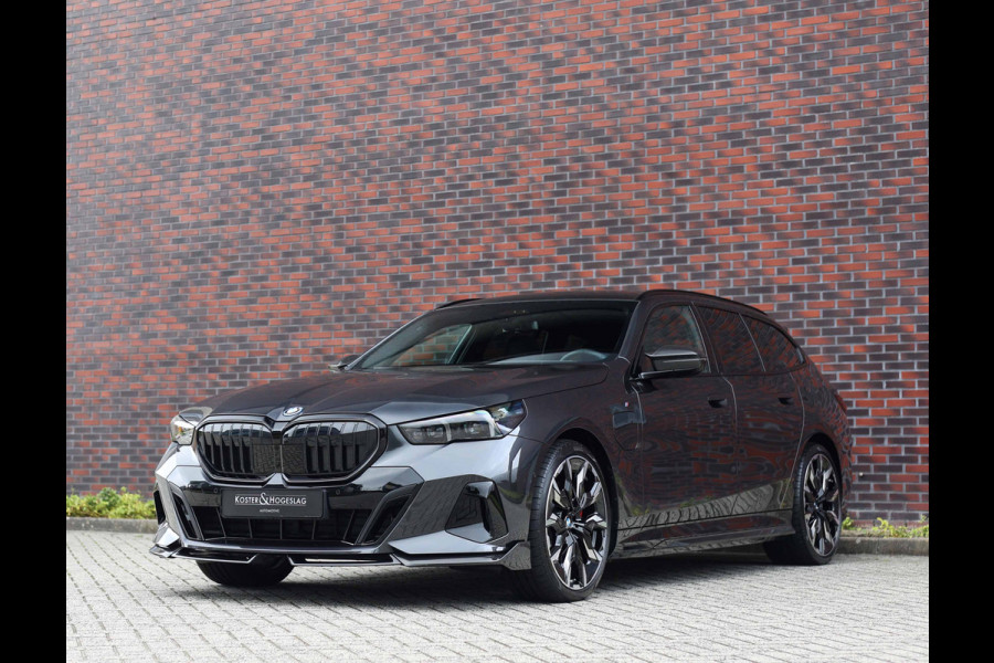 BMW 5 Serie Touring 550e xDrive | M Performance - Pano - Trekhaak - HUD BMW 5 Serie Touring 550e xDrive | M Performance - Pano - Trekhaak - HUD