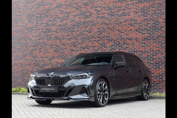 BMW 5 Serie Touring 550e xDrive | M Performance - Pano - Trekhaak - HUD BMW 5 Serie Touring 550e xDrive | M Performance - Pano - Trekhaak - HUD