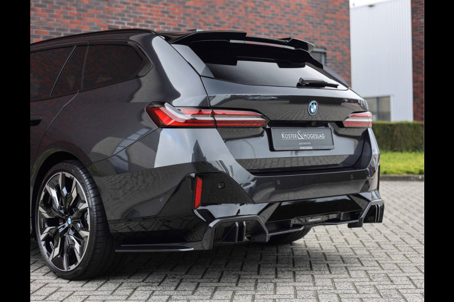 BMW 5 Serie Touring 550e xDrive | M Performance - Pano - Trekhaak - HUD BMW 5 Serie Touring 550e xDrive | M Performance - Pano - Trekhaak - HUD
