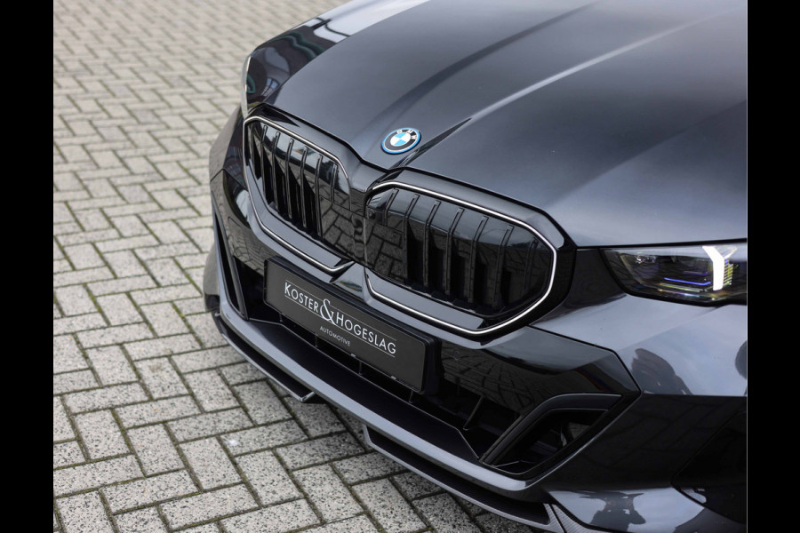 BMW 5 Serie Touring 550e xDrive | M Performance - Pano - Trekhaak - HUD BMW 5 Serie Touring 550e xDrive | M Performance - Pano - Trekhaak - HUD