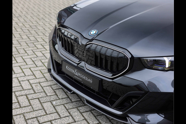 BMW 5 Serie Touring 550e xDrive | M Performance - Pano - Trekhaak - HUD BMW 5 Serie Touring 550e xDrive | M Performance - Pano - Trekhaak - HUD