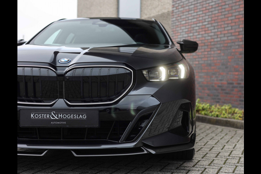 BMW 5 Serie Touring 550e xDrive | M Performance - Pano - Trekhaak - HUD BMW 5 Serie Touring 550e xDrive | M Performance - Pano - Trekhaak - HUD