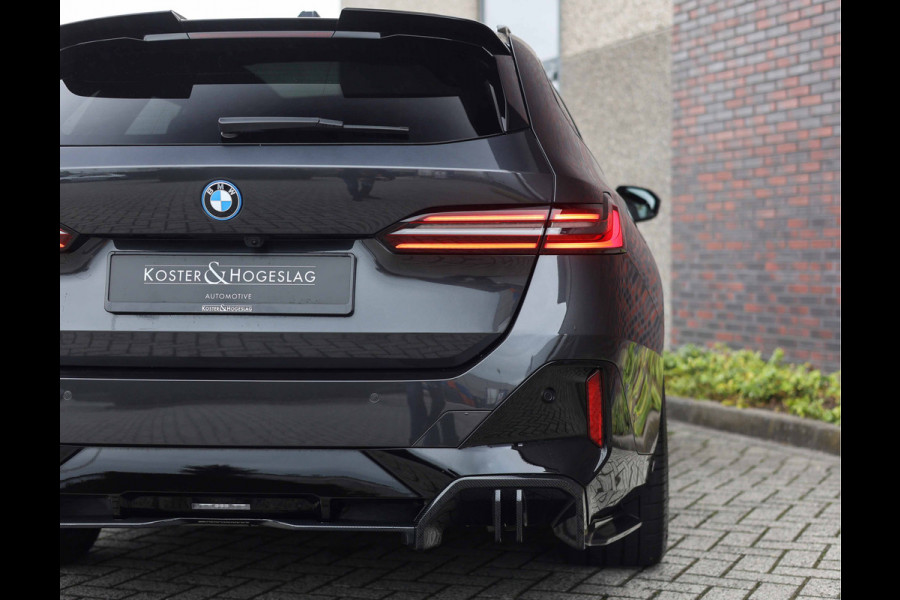 BMW 5 Serie Touring 550e xDrive | M Performance - Pano - Trekhaak - HUD BMW 5 Serie Touring 550e xDrive | M Performance - Pano - Trekhaak - HUD