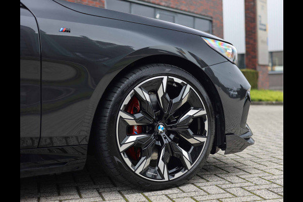 BMW 5 Serie Touring 550e xDrive | M Performance - Pano - Trekhaak - HUD BMW 5 Serie Touring 550e xDrive | M Performance - Pano - Trekhaak - HUD