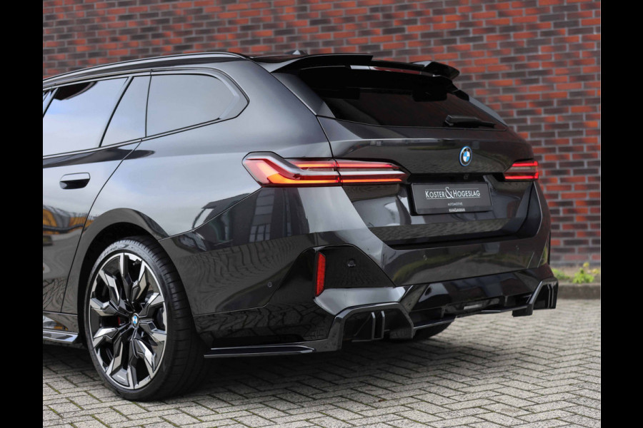 BMW 5 Serie Touring 550e xDrive | M Performance - Pano - Trekhaak - HUD BMW 5 Serie Touring 550e xDrive | M Performance - Pano - Trekhaak - HUD