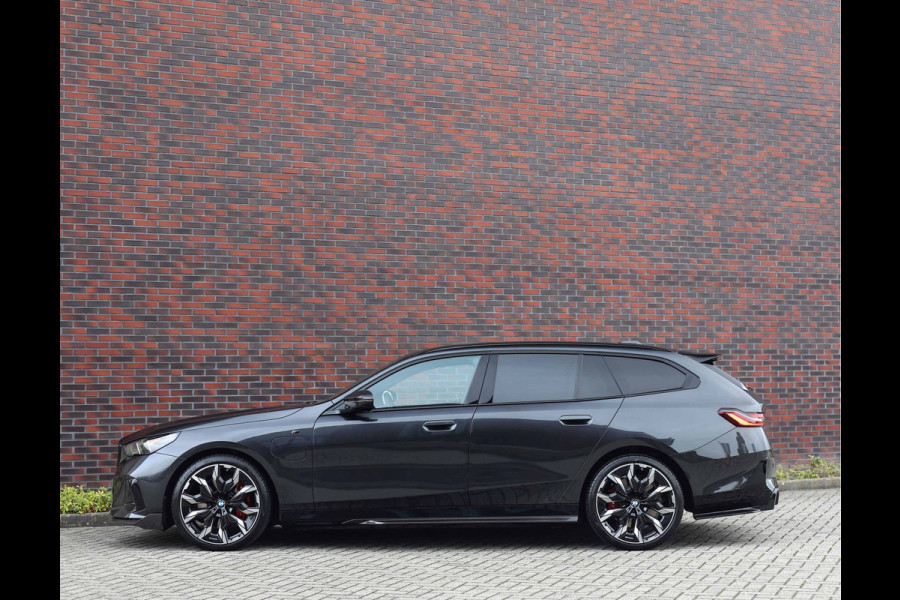 BMW 5 Serie Touring 550e xDrive | M Performance - Pano - Trekhaak - HUD BMW 5 Serie Touring 550e xDrive | M Performance - Pano - Trekhaak - HUD