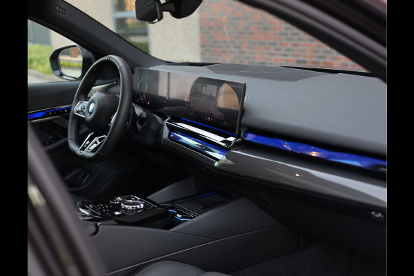 BMW 5 Serie Touring 550e xDrive | M Performance - Pano - Trekhaak - HUD BMW 5 Serie Touring 550e xDrive | M Performance - Pano - Trekhaak - HUD