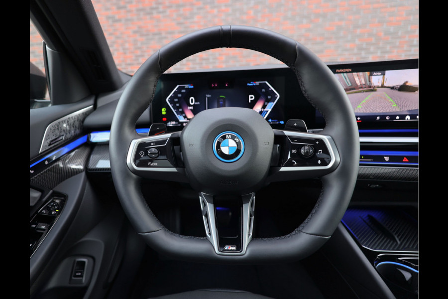 BMW 5 Serie Touring 550e xDrive | M Performance - Pano - Trekhaak - HUD BMW 5 Serie Touring 550e xDrive | M Performance - Pano - Trekhaak - HUD