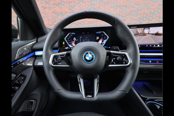 BMW 5 Serie Touring 550e xDrive | M Performance - Pano - Trekhaak - HUD BMW 5 Serie Touring 550e xDrive | M Performance - Pano - Trekhaak - HUD