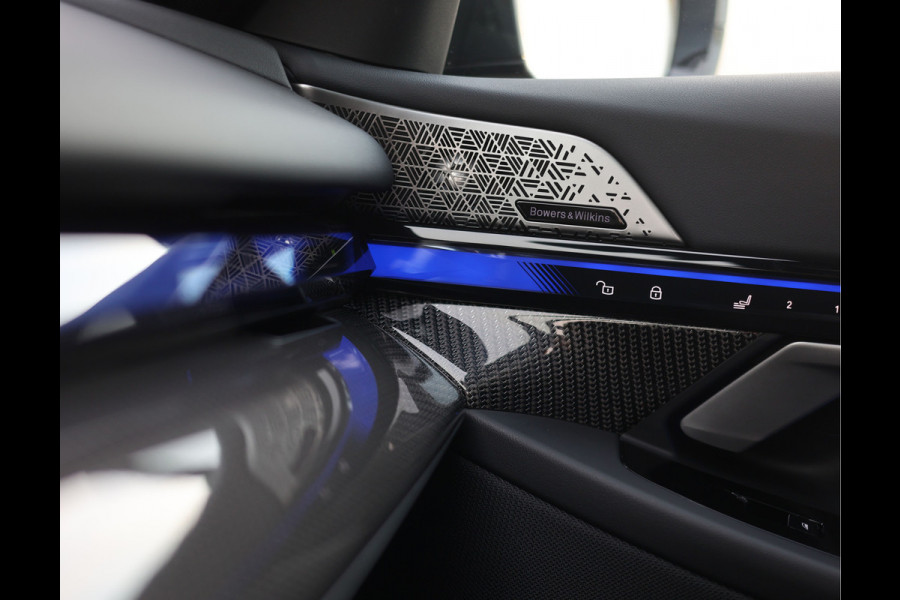 BMW 5 Serie Touring 550e xDrive | M Performance - Pano - Trekhaak - HUD BMW 5 Serie Touring 550e xDrive | M Performance - Pano - Trekhaak - HUD