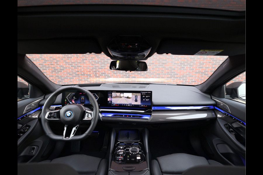 BMW 5 Serie Touring 550e xDrive | M Performance - Pano - Trekhaak - HUD BMW 5 Serie Touring 550e xDrive | M Performance - Pano - Trekhaak - HUD