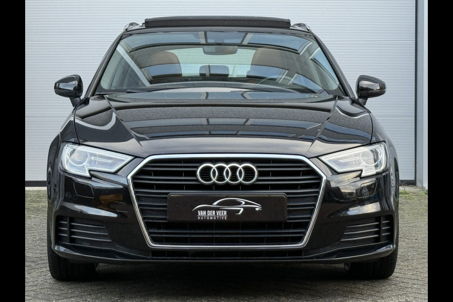Audi A3 Sportback 35 TFSI CoD | Leder | Panoramadak | Trekhaak | Navigatie
