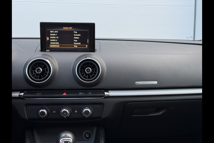 Audi A3 Sportback 35 TFSI CoD | Leder | Panoramadak | Trekhaak | Navigatie
