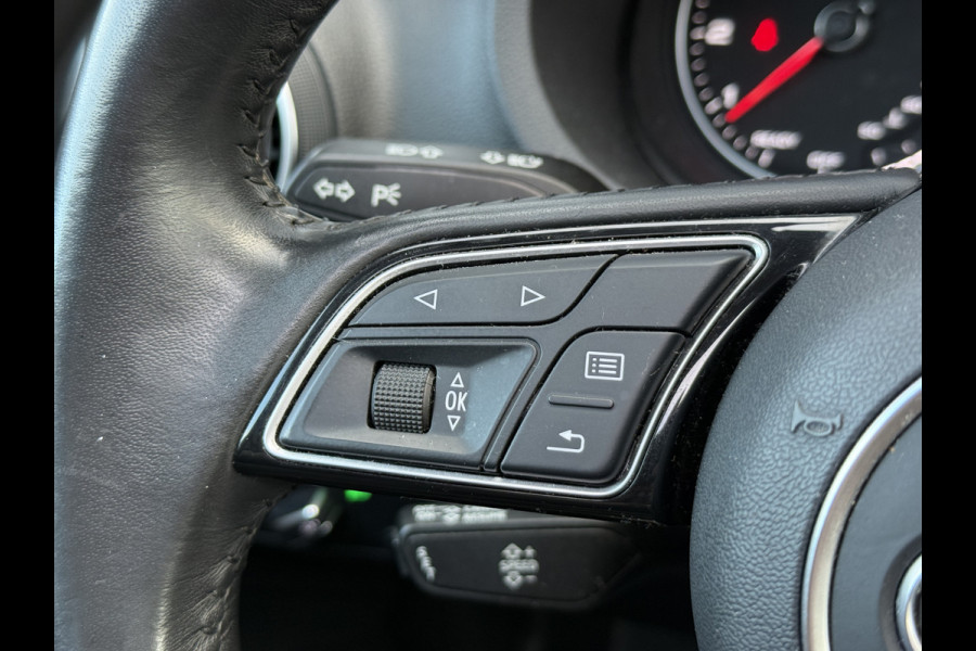 Audi A3 Sportback 35 TFSI CoD | Leder | Panoramadak | Trekhaak | Navigatie