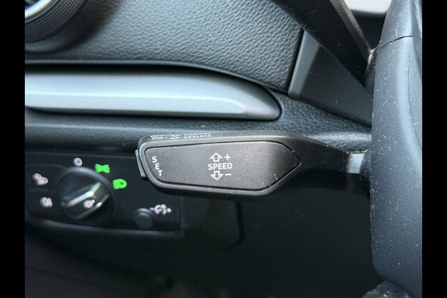 Audi A3 Sportback 35 TFSI CoD | Leder | Panoramadak | Trekhaak | Navigatie