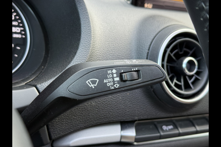 Audi A3 Sportback 35 TFSI CoD | Leder | Panoramadak | Trekhaak | Navigatie
