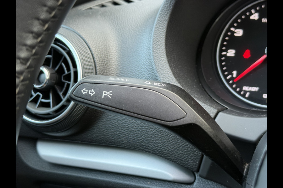 Audi A3 Sportback 35 TFSI CoD | Leder | Panoramadak | Trekhaak | Navigatie