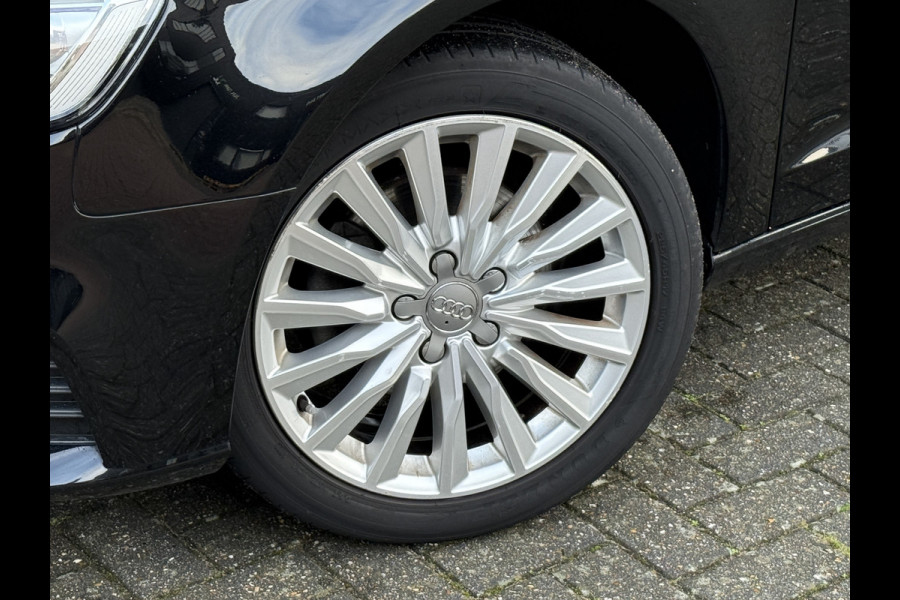 Audi A3 Sportback 35 TFSI CoD | Leder | Panoramadak | Trekhaak | Navigatie