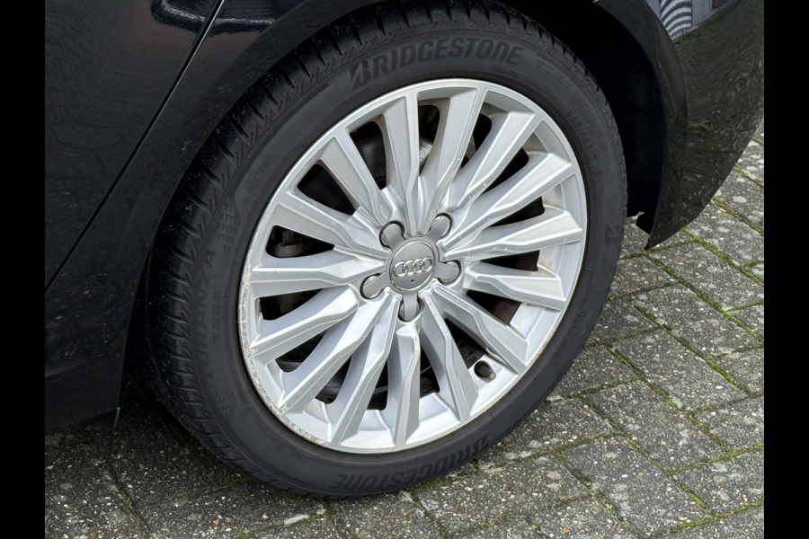 Audi A3 Sportback 35 TFSI CoD | Leder | Panoramadak | Trekhaak | Navigatie