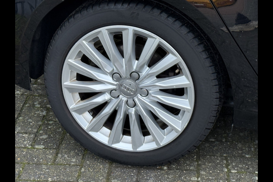 Audi A3 Sportback 35 TFSI CoD | Leder | Panoramadak | Trekhaak | Navigatie