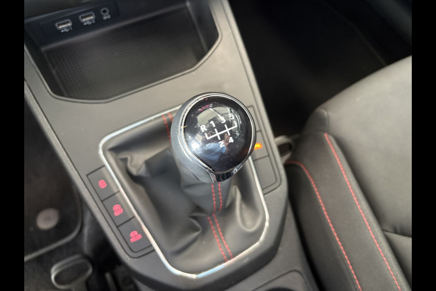 Seat Ibiza 1.0 TSi FR Business Intense CAMERA/LED/CARPLAY/NAVI/ADAPT.CRUISE/TREKHAAK Seat Ibiza 1.0 TSi FR Business Intense CAMERA/LED/CARPLAY/NAVI/ADAPT.CRUISE/TREKHAAK