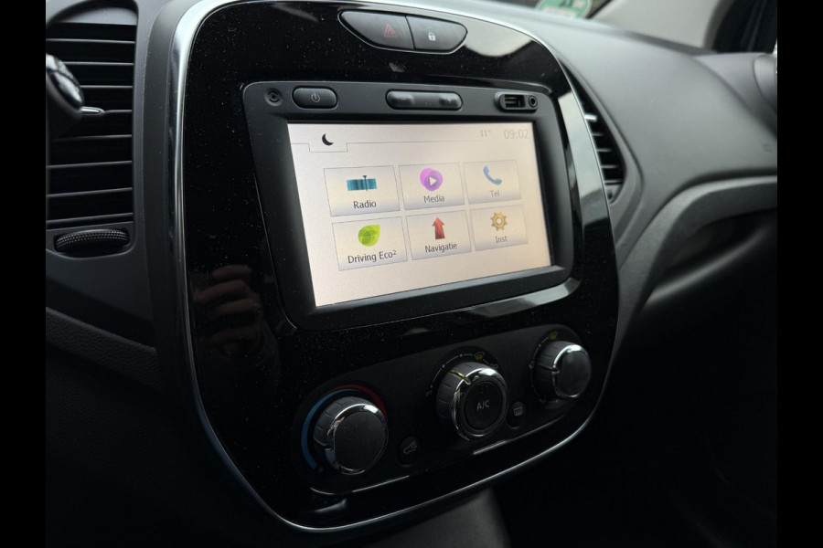 Renault Captur 0.9 TCe Limited . NAVI . PARKEERSENSOREN ACHTER . TREKHAAK .