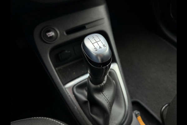 Renault Captur 0.9 TCe Limited . NAVI . PARKEERSENSOREN ACHTER . TREKHAAK .