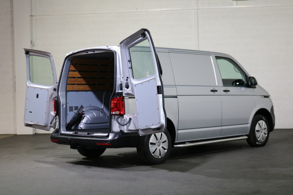 Volkswagen Transporter 2.0 TDI L1 H1 110pk Airco Navigatie Trekhaak