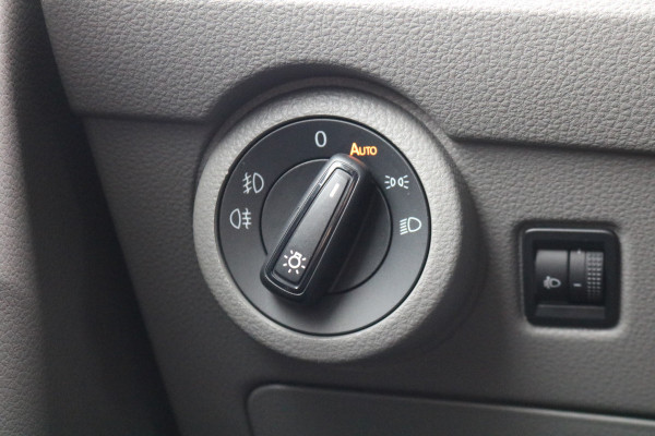 Volkswagen Transporter 2.0 TDI L1 H1 110pk Airco Navigatie Trekhaak