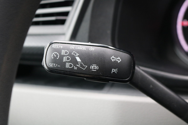 Volkswagen Transporter 2.0 TDI L1 H1 110pk Airco Navigatie Trekhaak