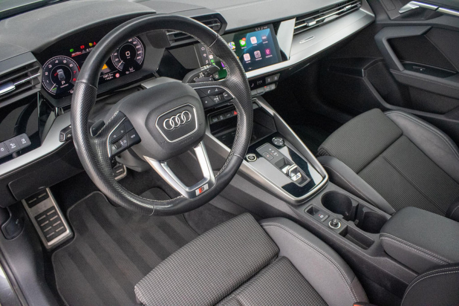 Audi A3 Sportback 40 TFSIe S Comp. S3 PANO B&O S line Camera Dode hoek Audi A3 Sportback 40 TFSIe S Comp. S3 PANO B&O S line Camera Dode hoek