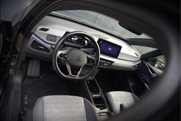 Volkswagen ID.3 Life 58 kWh | Stoelverwarming | Stuurverwarming | Adaptive Cruise Control | Navigatie | Standkachel | Keyless | Parkeersensoren | LED | Apple Carplay | BTW |