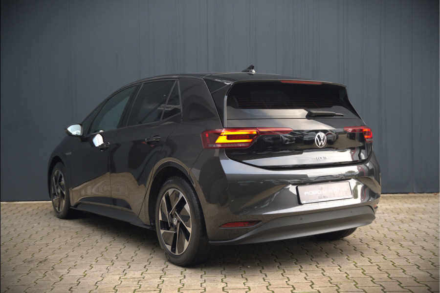 Volkswagen ID.3 Life 58 kWh | Stoelverwarming | Stuurverwarming | Adaptive Cruise Control | Navigatie | Standkachel | Keyless | Parkeersensoren | LED | Apple Carplay | BTW |