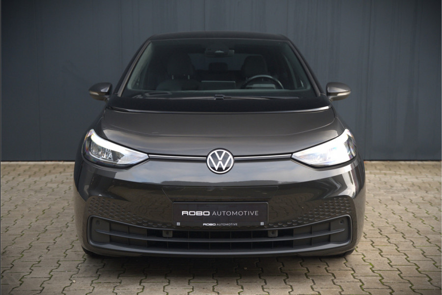 Volkswagen ID.3 Life 58 kWh | Stoelverwarming | Stuurverwarming | Adaptive Cruise Control | Navigatie | Standkachel | Keyless | Parkeersensoren | LED | Apple Carplay | BTW |