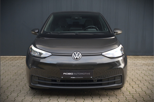 Volkswagen ID.3 Life 58 kWh | Stoelverwarming | Stuurverwarming | Adaptive Cruise Control | Navigatie | Standkachel | Keyless | Parkeersensoren | LED | Apple Carplay | BTW |