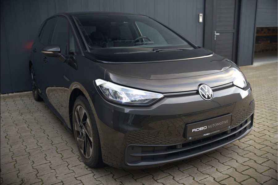 Volkswagen ID.3 Life 58 kWh | Stoelverwarming | Stuurverwarming | Adaptive Cruise Control | Navigatie | Standkachel | Keyless | Parkeersensoren | LED | Apple Carplay | BTW |
