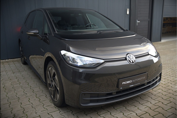 Volkswagen ID.3 Life 58 kWh | Stoelverwarming | Stuurverwarming | Adaptive Cruise Control | Navigatie | Standkachel | Keyless | Parkeersensoren | LED | Apple Carplay | BTW |